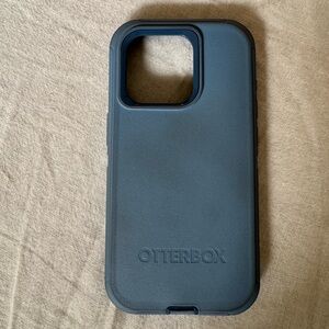OtterBox Defender iPhone 15 Pro Phone Case - Blue